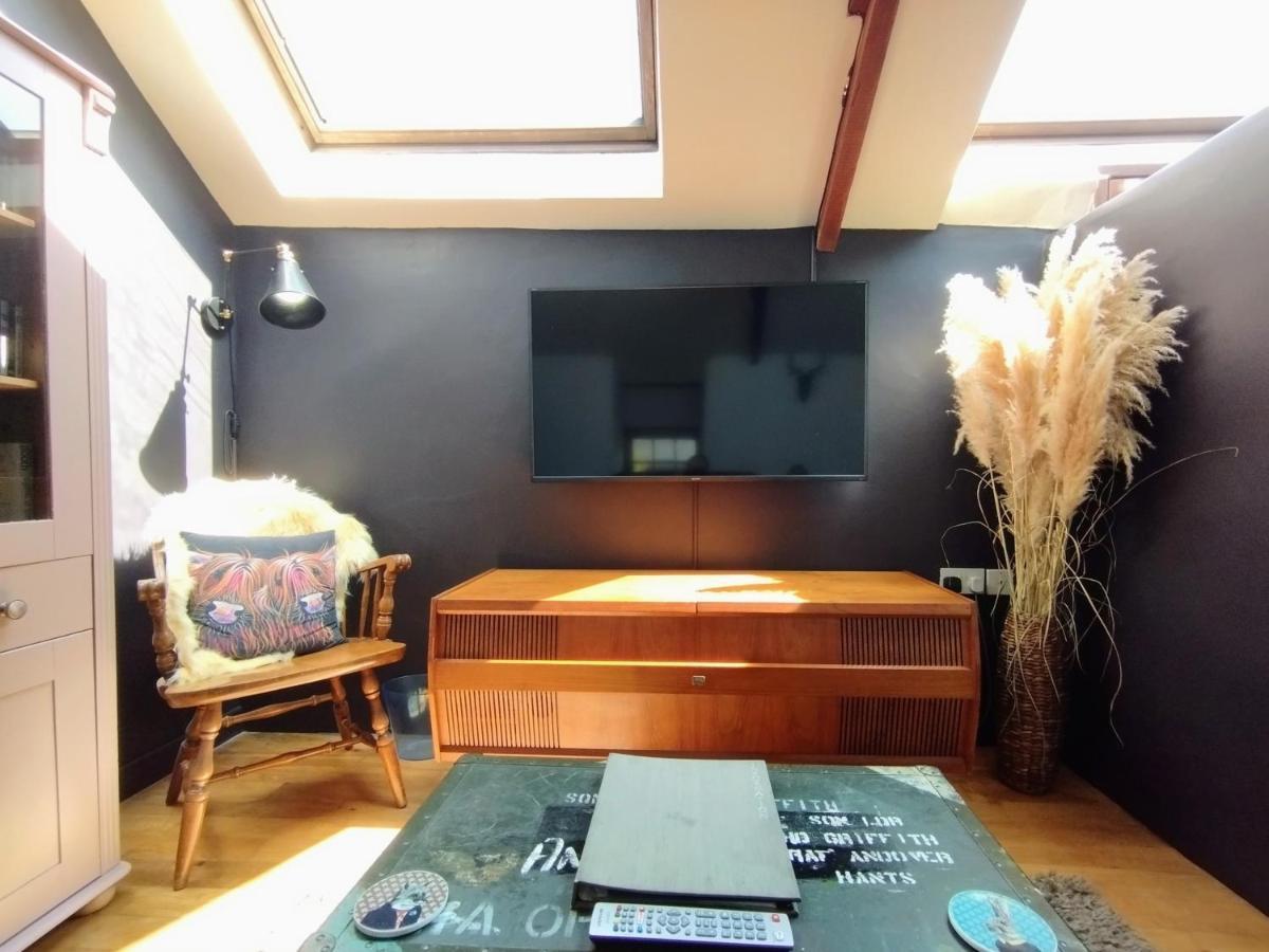 Cosy Barn On Rural Smallholding With Alpacas, Goats & Pigs Stithians Zewnętrze zdjęcie